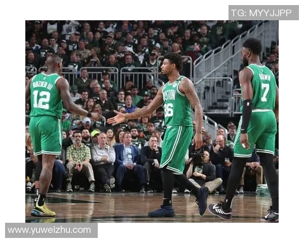 勇士与雷霆G3激战正酣谁能在季后赛中逆袭取胜 勇士与雷霆G3激战正酣谁能在季后赛中逆袭取胜