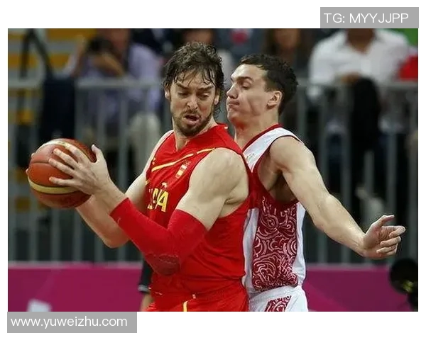 韩国男篮与俄罗斯男篮激战正酣谁能在国际赛场上笑到最后